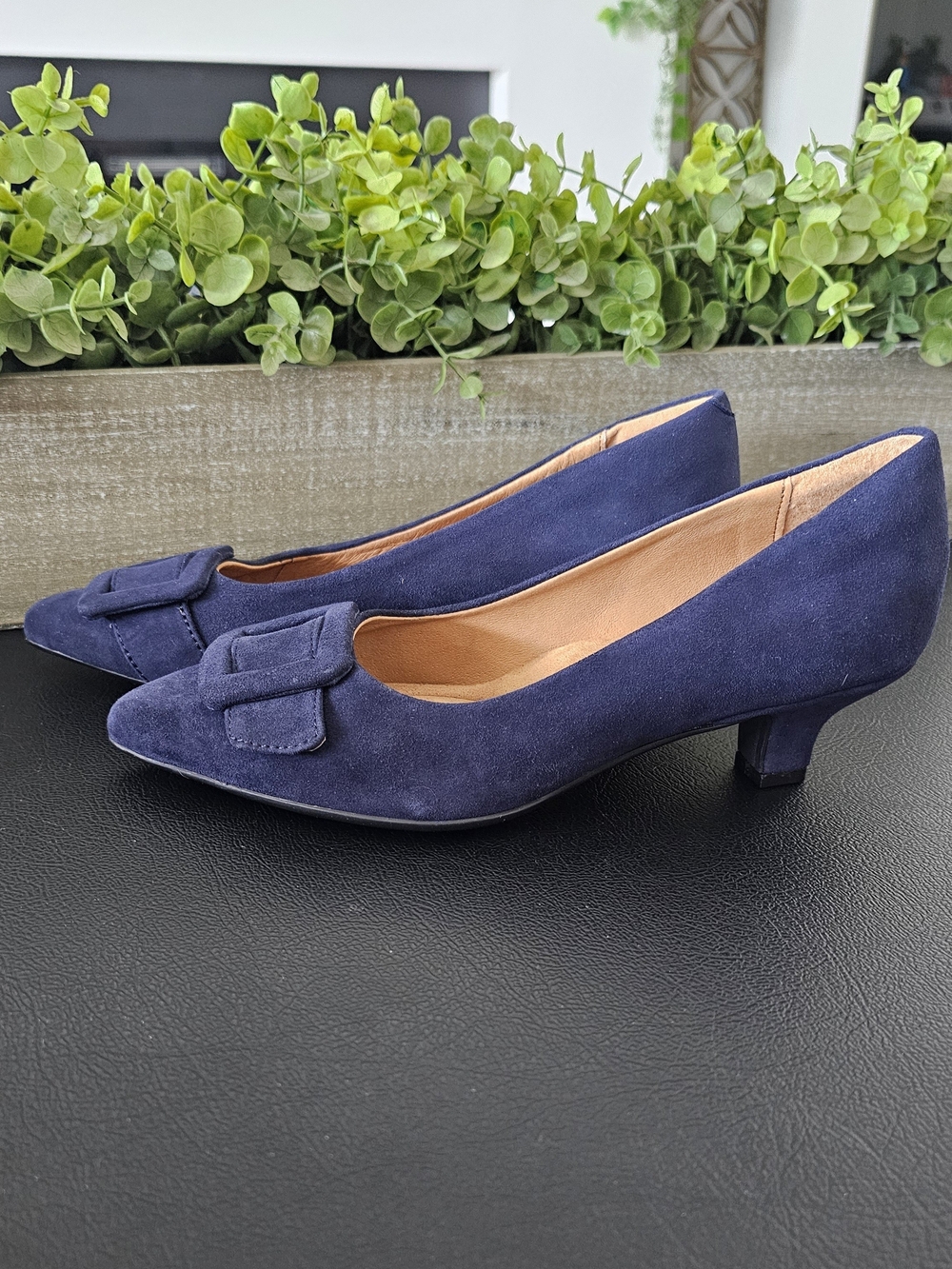 Söfft Navy Suede Pointed Toe Flats w/Square Buckle Retro Shoes Women's Sz 7 NWOB - Picture 4 of 9